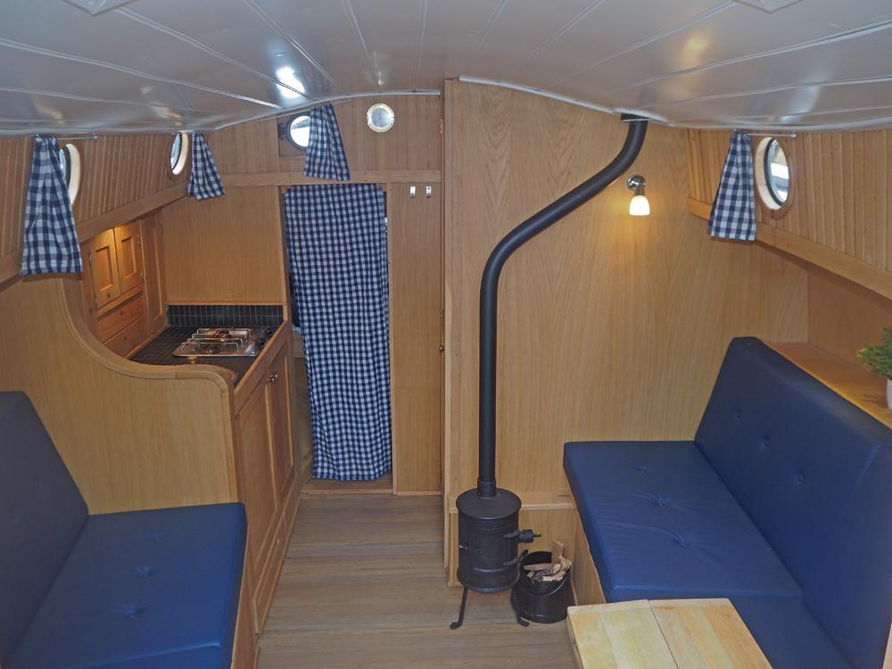 Saloon, Accommodation